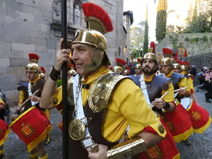Setmana Santa 2017 a Girona. Sortida dels Manaies per lliurar el Penó