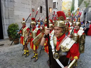 Setmana Santa 2017 a Girona. Sortida dels Manaies per lliurar el Penó