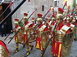 Setmana Santa 2017 a Girona. Sortida dels Manaies per lliurar el Penó