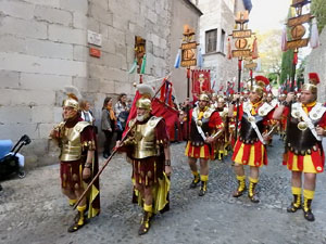 Setmana Santa 2017 a Girona. Sortida dels Manaies per lliurar el Penó