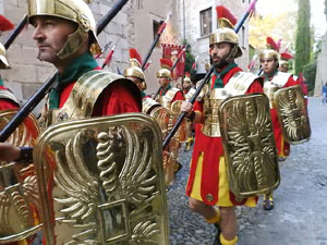 Setmana Santa 2017 a Girona. Sortida dels Manaies per lliurar el Penó