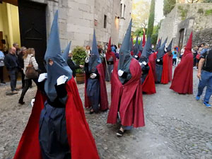 Setmana Santa 2017 a Girona. Sortida dels Manaies per lliurar el Penó