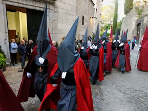 Setmana Santa 2017 a Girona. Sortida dels Manaies per lliurar el Penó