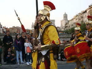 Setmana Santa 2017 a Girona. Sortida dels Manaies per lliurar el Penó