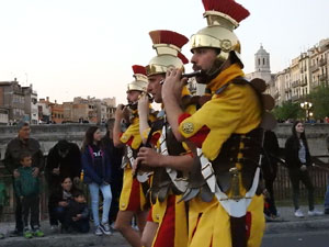 Setmana Santa 2017 a Girona. Sortida dels Manaies per lliurar el Penó