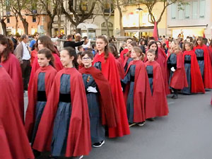 Setmana Santa 2017 a Girona. Sortida dels Manaies per lliurar el Penó