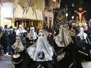 Setmana Santa 2017 a Girona. Process&oacute; del Sant Enterrament