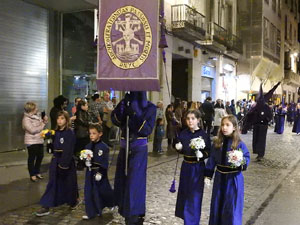 Setmana Santa 2017 a Girona. Process&oacute; del Sant Enterrament