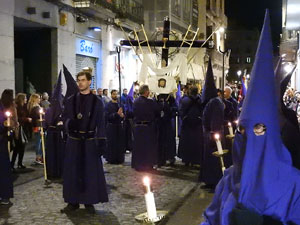 Setmana Santa 2017 a Girona. Process&oacute; del Sant Enterrament