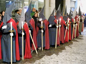 Setmana Santa 2017 a Girona. Process&oacute; del Sant Enterrament