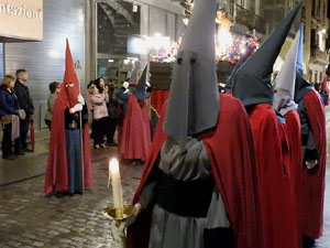 Setmana Santa 2017 a Girona. Process&oacute; del Sant Enterrament