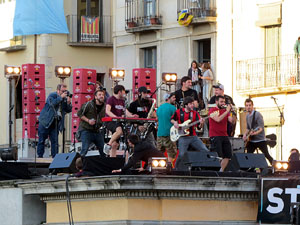 Festival Strenes 2017. Concert inaugural al terrat del punt d'Informaci&oacute; de la Rambla a c&agrave;rrec de Txarango