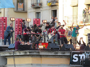 Festival Strenes 2017. Concert inaugural al terrat del punt d'Informaci&oacute; de la Rambla a c&agrave;rrec de Txarango