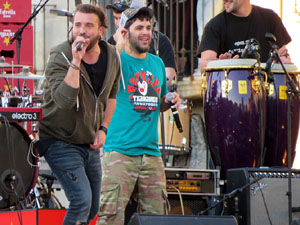 Festival Strenes 2017. Concert inaugural al terrat del punt d'Informaci&oacute; de la Rambla a c&agrave;rrec de Txarango