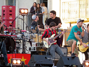Festival Strenes 2017. Concert inaugural al terrat del punt d'Informaci&oacute; de la Rambla a c&agrave;rrec de Txarango
