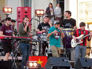 Festival Strenes 2017. Concert inaugural al terrat del punt d'Informaci&oacute; de la Rambla a c&agrave;rrec de Txarango