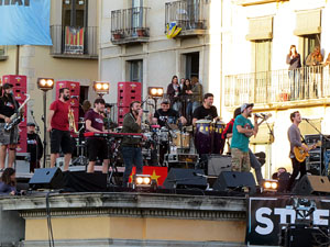 Festival Strenes 2017. Concert inaugural al terrat del punt d'Informaci&oacute; de la Rambla a c&agrave;rrec de Txarango