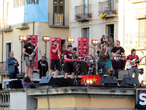 Festival Strenes 2017. Concert inaugural al terrat del punt d'Informaci&oacute; de la Rambla a c&agrave;rrec de Txarango