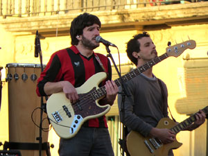 Festival Strenes 2017. Concert inaugural al terrat del punt d'Informaci&oacute; de la Rambla a c&agrave;rrec de Txarango