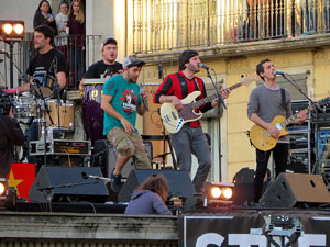 Festival Strenes 2017. Concert inaugural al terrat del punt d'Informaci&oacute; de la Rambla a c&agrave;rrec de Txarango