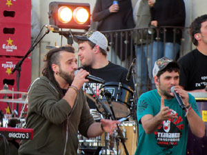 Festival Strenes 2017. Concert inaugural al terrat del punt d'Informaci&oacute; de la Rambla a c&agrave;rrec de Txarango