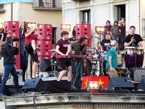 Festival Strenes 2017. Concert inaugural al terrat del punt d'Informaci&oacute; de la Rambla a c&agrave;rrec de Txarango