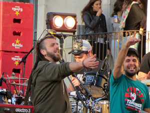 Festival Strenes 2017. Concert inaugural al terrat del punt d'Informaci&oacute; de la Rambla a c&agrave;rrec de Txarango