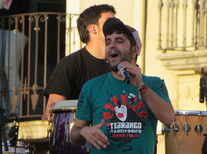 Festival Strenes 2017. Concert inaugural al terrat del punt d'Informaci&oacute; de la Rambla a c&agrave;rrec de Txarango