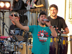 Festival Strenes 2017. Concert inaugural al terrat del punt d'Informaci&oacute; de la Rambla a c&agrave;rrec de Txarango