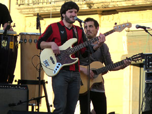 Festival Strenes 2017. Concert inaugural al terrat del punt d'Informaci&oacute; de la Rambla a c&agrave;rrec de Txarango