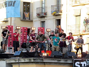 Festival Strenes 2017. Concert inaugural al terrat del punt d'Informaci&oacute; de la Rambla a c&agrave;rrec de Txarango
