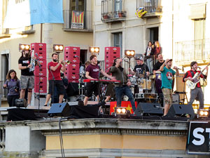 Festival Strenes 2017. Concert inaugural al terrat del punt d'Informaci&oacute; de la Rambla a c&agrave;rrec de Txarango