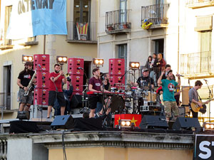 Festival Strenes 2017. Concert inaugural al terrat del punt d'Informaci&oacute; de la Rambla a c&agrave;rrec de Txarango