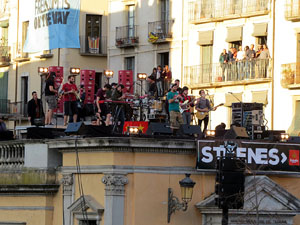 Festival Strenes 2017. Concert inaugural al terrat del punt d'Informaci&oacute; de la Rambla a c&agrave;rrec de Txarango