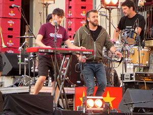 Festival Strenes 2017. Concert inaugural al terrat del punt d'Informaci&oacute; de la Rambla a c&agrave;rrec de Txarango