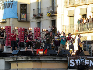 Festival Strenes 2017. Concert inaugural al terrat del punt d'Informaci&oacute; de la Rambla a c&agrave;rrec de Txarango