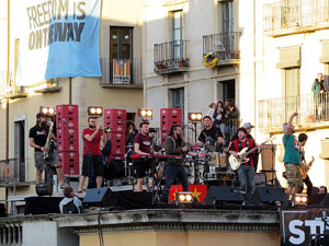 Festival Strenes 2017. Concert inaugural al terrat del punt d'Informaci&oacute; de la Rambla a c&agrave;rrec de Txarango