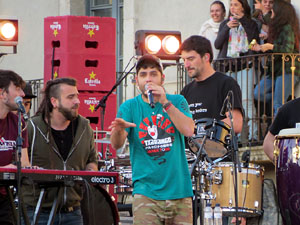 Festival Strenes 2017. Concert inaugural al terrat del punt d'Informaci&oacute; de la Rambla a c&agrave;rrec de Txarango