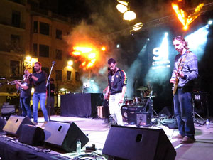 Festival Strenes 2017. Actuaci&oacute; del grup The Cuit's a la pla&ccedil;a de Santa Susanna del Mercadal