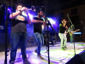 Festival Strenes 2017. Actuaci&oacute; del grup The Cuit's a la pla&ccedil;a de Santa Susanna del Mercadal