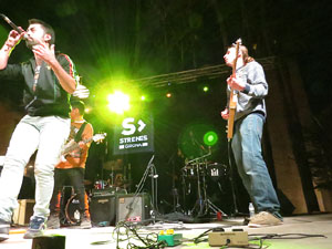 Festival Strenes 2017. Actuaci&oacute; del grup The Cuit's a la pla&ccedil;a de Santa Susanna del Mercadal