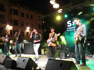 Festival Strenes 2017. Actuaci&oacute; del grup The Cuit's a la pla&ccedil;a de Santa Susanna del Mercadal