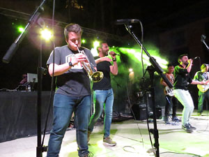 Festival Strenes 2017. Actuaci&oacute; del grup The Cuit's a la pla&ccedil;a de Santa Susanna del Mercadal