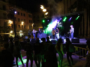 Festival Strenes 2017. Actuaci&oacute; del grup The Cuit's a la pla&ccedil;a de Santa Susanna del Mercadal