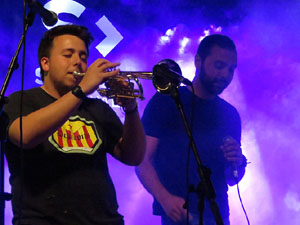 Festival Strenes 2017. Actuaci&oacute; del grup The Cuit's a la pla&ccedil;a de Santa Susanna del Mercadal