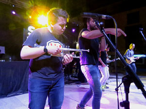 Festival Strenes 2017. Actuaci&oacute; del grup The Cuit's a la pla&ccedil;a de Santa Susanna del Mercadal