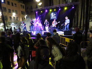 Festival Strenes 2017. Actuaci&oacute; del grup The Cuit's a la pla&ccedil;a de Santa Susanna del Mercadal
