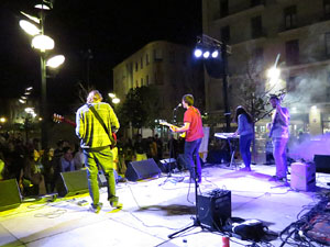 Festival Strenes 2017. Actuaci&oacute; del grup Koalan&uacute; a la pla&ccedil;a de Santa Susanna del Mercadal