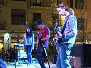 Festival Strenes 2017. Actuaci&oacute; del grup Koalan&uacute; a la pla&ccedil;a de Santa Susanna del Mercadal