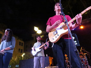 Festival Strenes 2017. Actuaci&oacute; del grup Koalan&uacute; a la pla&ccedil;a de Santa Susanna del Mercadal